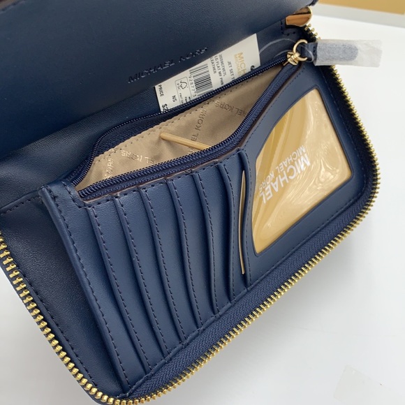 MICHAEL KORS LARGE FLAT
MULTIFUNCTION PHONE CASE WALLET
WRISTLET NAVY COLOR - Picture 9 of 11